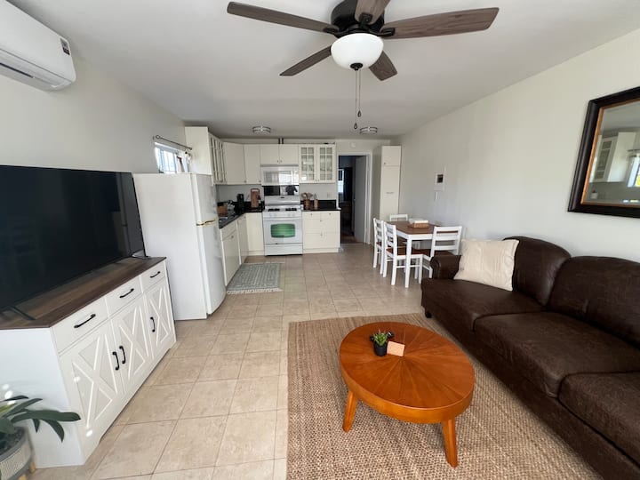 Quiet Guesthouse With Private Yard - Burbank, CA