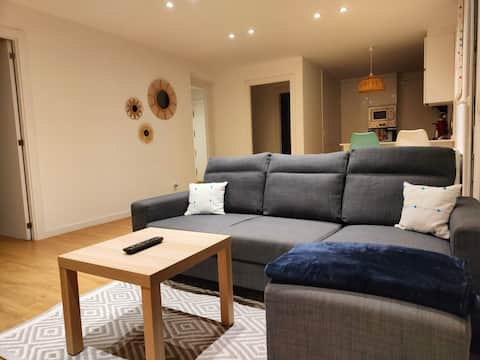 Successful Airbnb property: Charming and cozy apartment with complimentary parking in Navarra Nafarroa