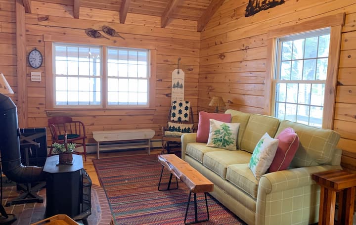 Cozy Waterfront Cabin On Lake - Augusta, ME