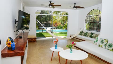 Top performing Airbnb: Tropical house with garden and private pool in El Coacoyul