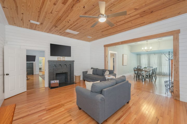 Spacious Home In Historic Defuniak- 35 Min To 30a! - DeFuniak Springs, FL