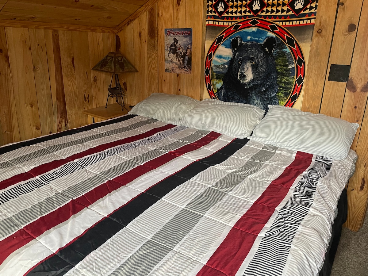 Spálňa s manželskou posteľou King na 