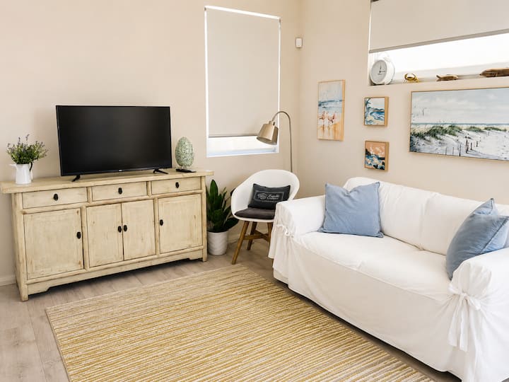 4br Boutique Stay | Easy Access Cbd, Beach & Hwy - Western Australia