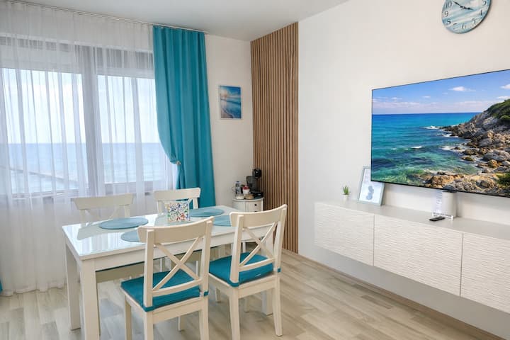 Apartment Sea Sunrise - Free Parking, First Line - Balčik