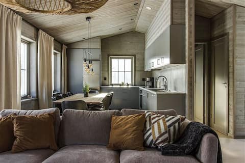 8-bed, 2-bathroom, sauna, fireplace, by the slopes
