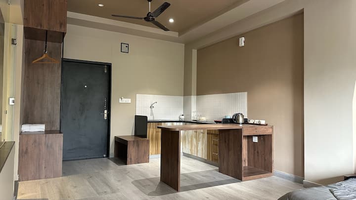 Taupe Studio With Bath Tub | Hued Udaipur - Udaipur