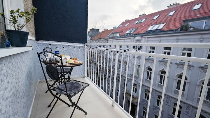 Studio Old Town W Balcony Only 5 Min Danube River - Bratislava