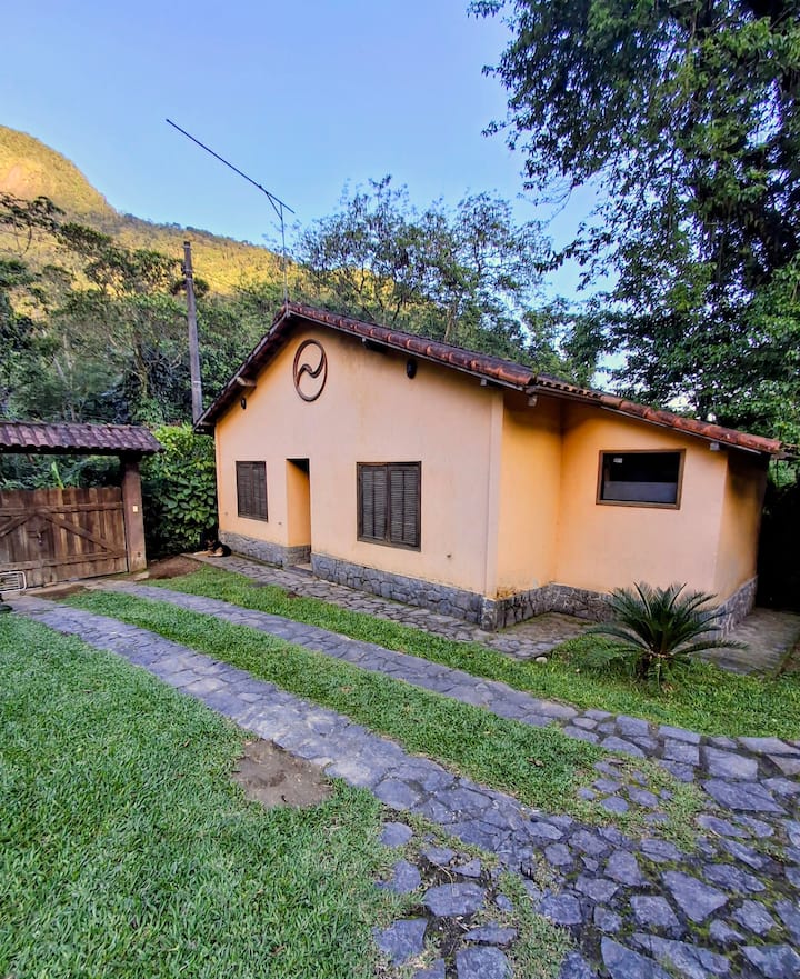 Kuća s više soba (mala kuća)
3 spavaće sobe sa zasebnom kupaonicom 