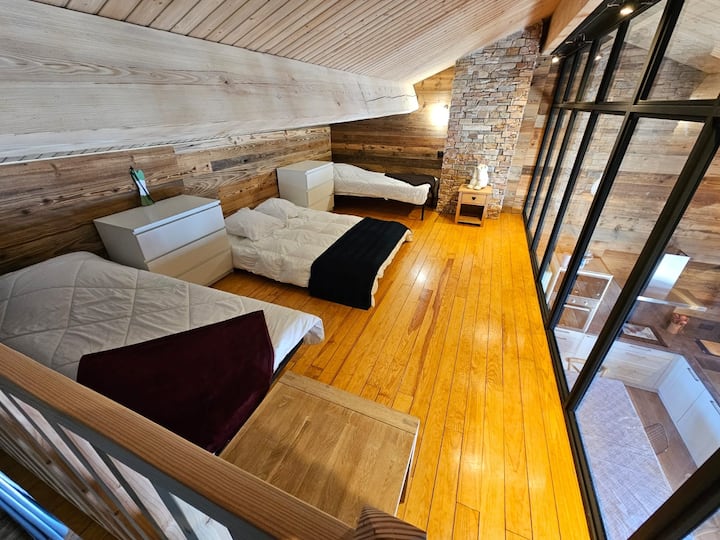 المستوى 2:
منطقة ليلية /سكنية
سريران (شخص واحد) في 90 × 190 سم
سرير واحد (شخصان) في 140 × 190 سم
خزانتان للتخزين