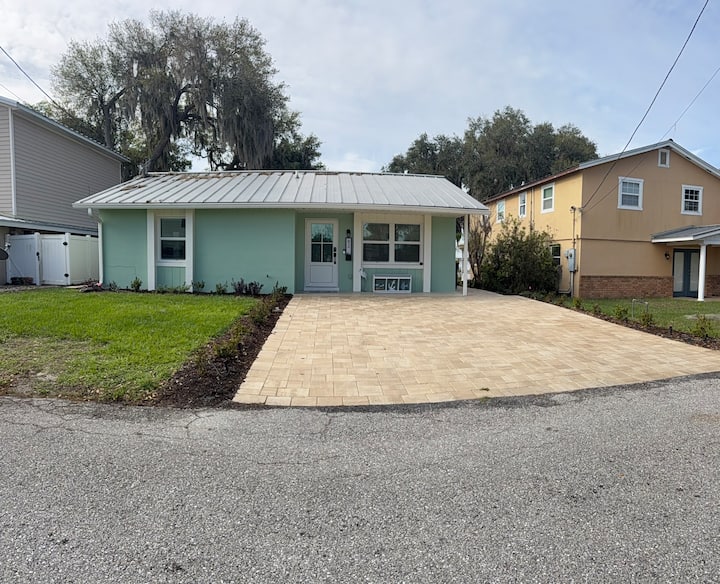 Lake Retreat W/dock Sleeps 10 Near Sebring Raceway - Lake Istokpoga, FL