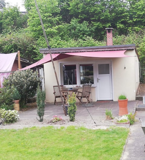 Erfolgreiche Airbnb-Immobilie: Central, but a green oasis! in Hamburg