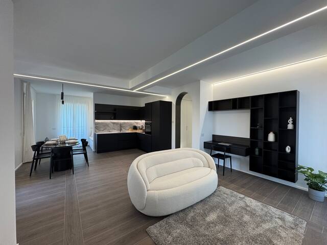 White House/Villa con posti auto gallery image 4