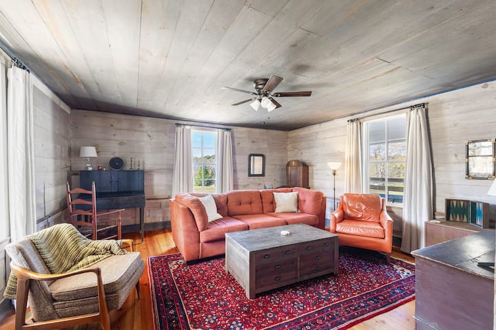 Charming 1850s Farmhouse Near Helen & Wineries - Cleveland, GA