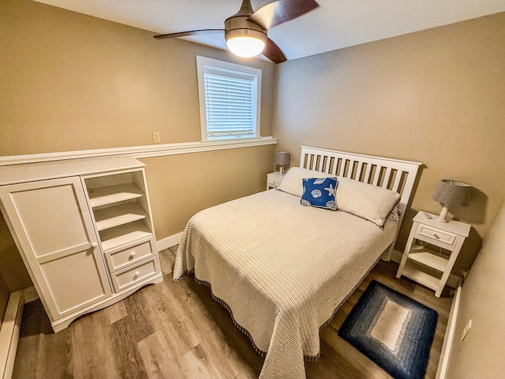 Dormitorio de invitados con cama matrimonial