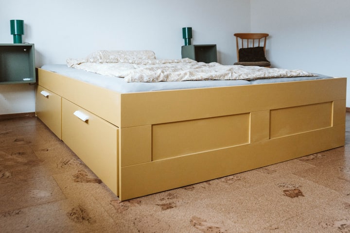Schlafzimmer 1