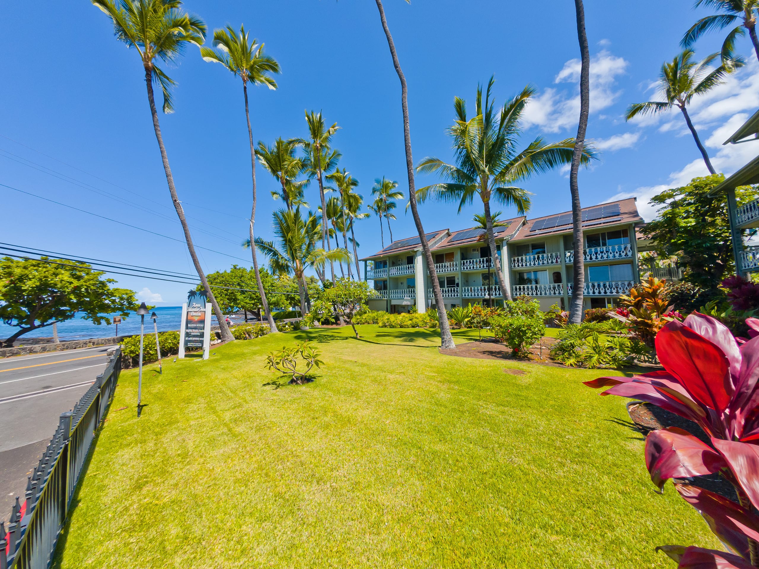 Condo in Kailua-Kona · ★4.8 · Studio · 3 beds · 1 bath - Image 35