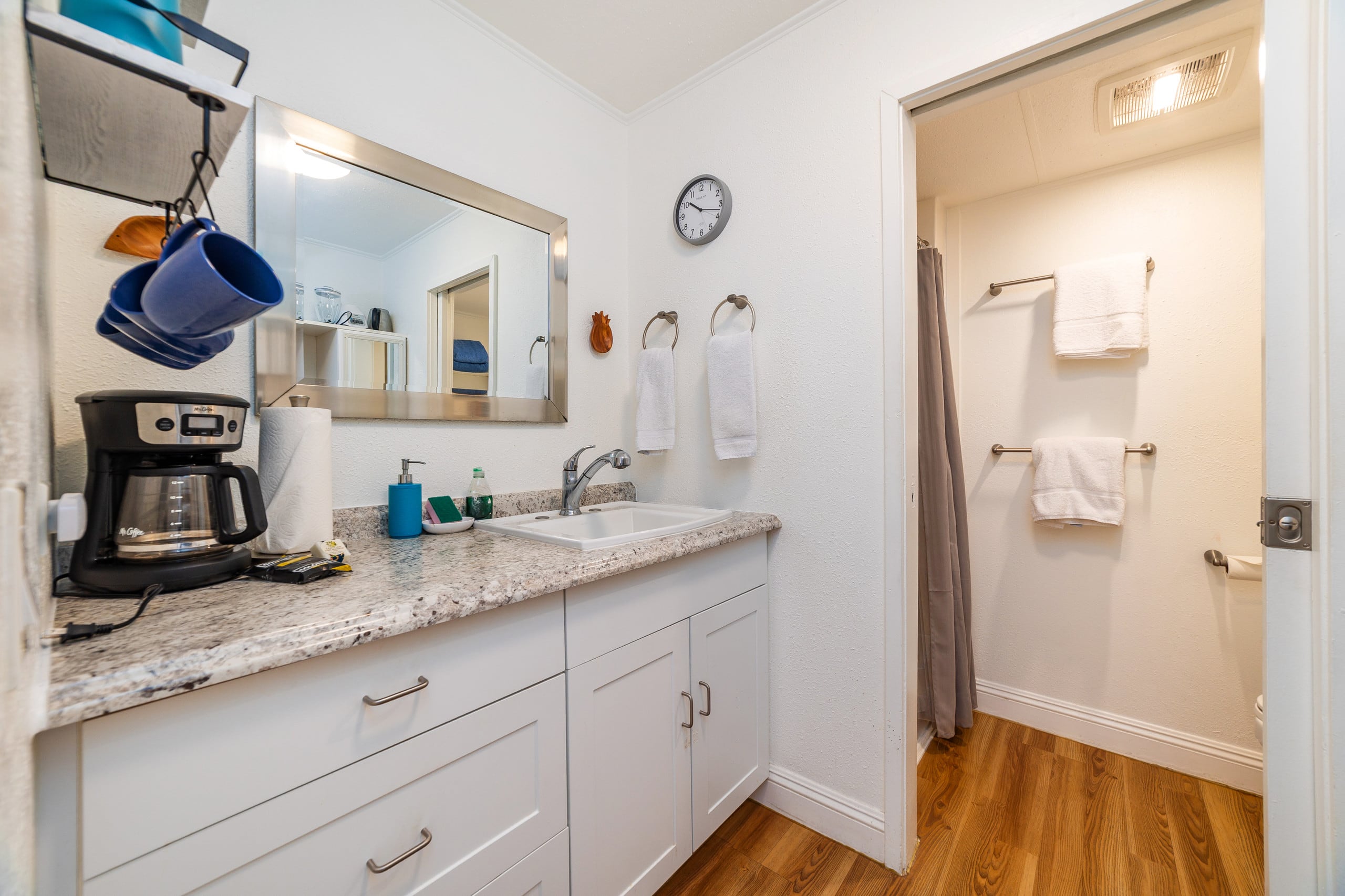 Condo in Kailua-Kona · ★4.8 · Studio · 3 beds · 1 bath - Image 9