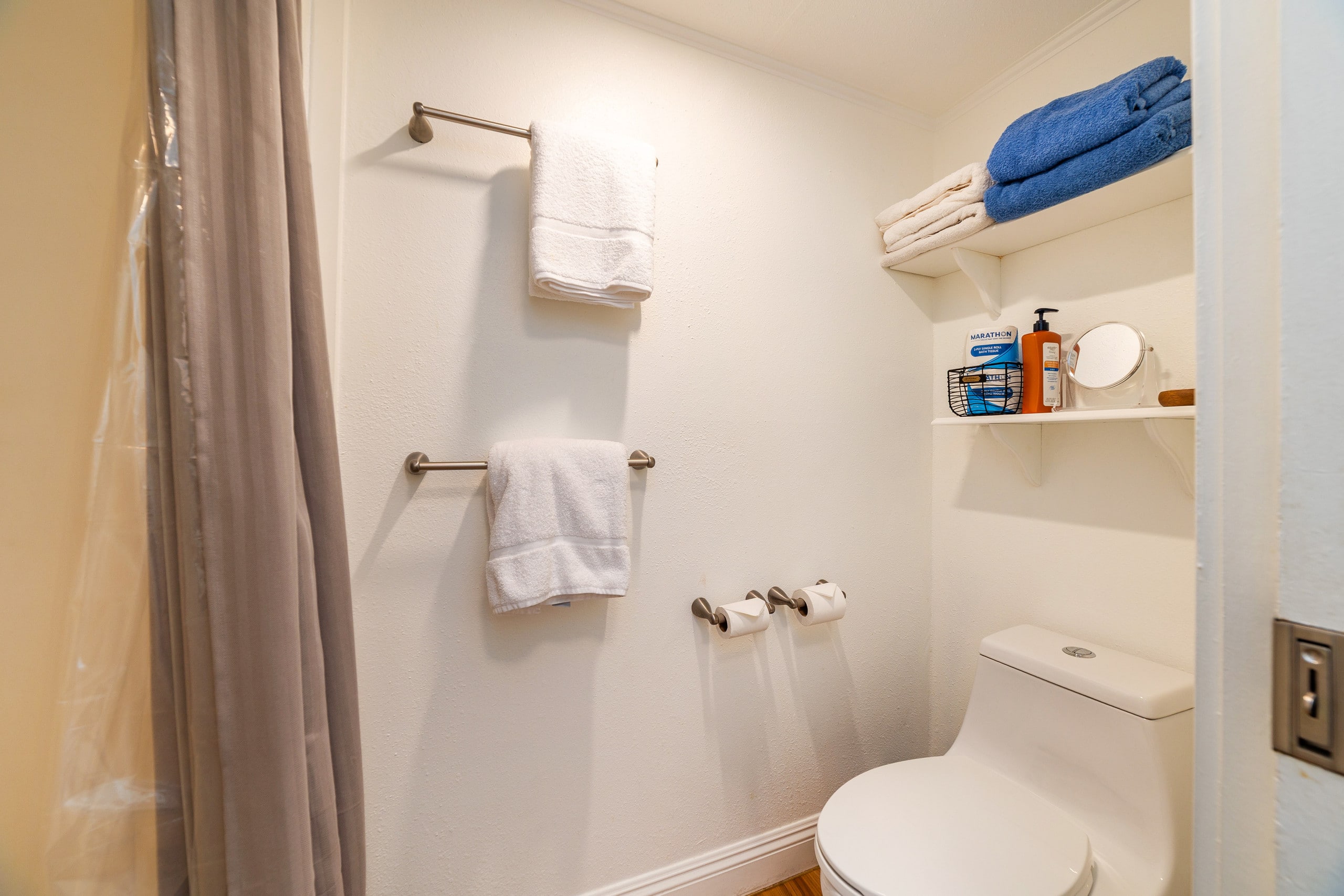 Condo in Kailua-Kona · ★4.8 · Studio · 3 beds · 1 bath - Image 11