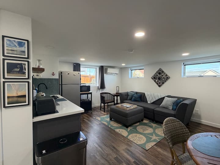 5th Street Retreat~
In The Heart Of Old Town! - Anacortes, WA