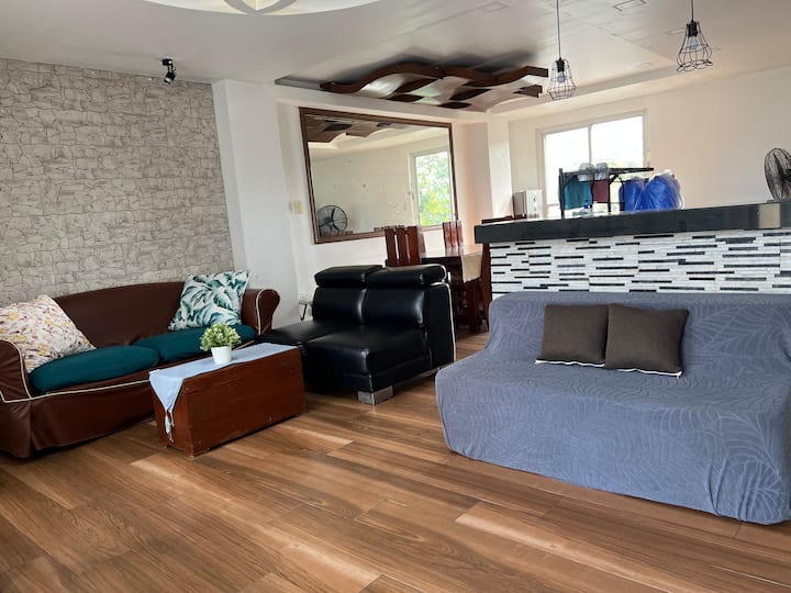 City Sanctuary W/karaoke And Netflix! - Quezon City
