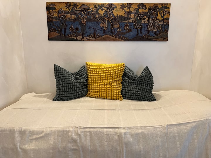 เตียงเดี่ยวในห้องโถง