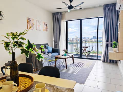 Astetica (3) 4BR Spacious Lake View w Netflix