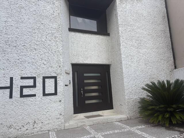 hermosa casa en el pedregal gallery image 3