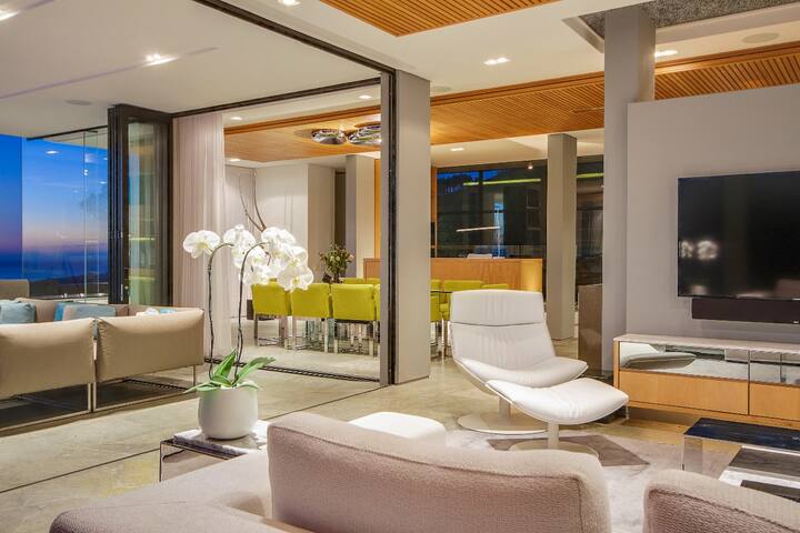 Skyline Retreat 5BR gallery image 3