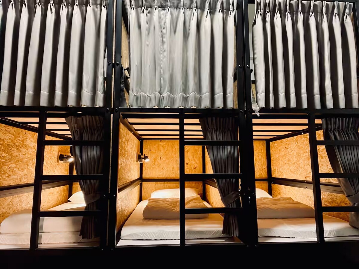 Backpacker Room - 10-person room for men - Kezhan (China) for Rent in ...