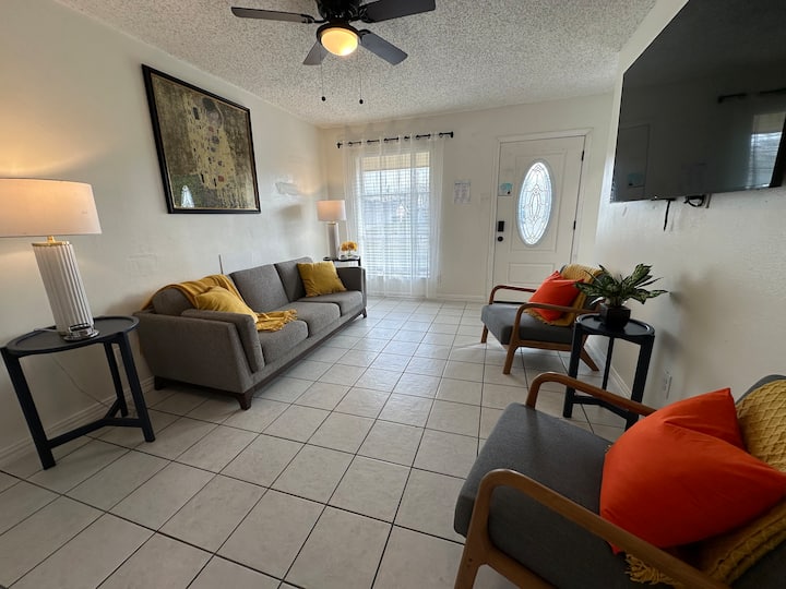 4 Bd House In Irving - Irving, TX
