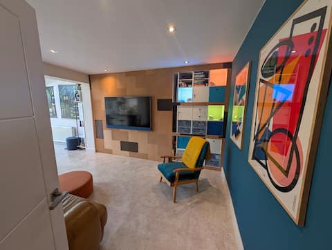 Popular Airbnb listing: Lovely Family Home in Moortown