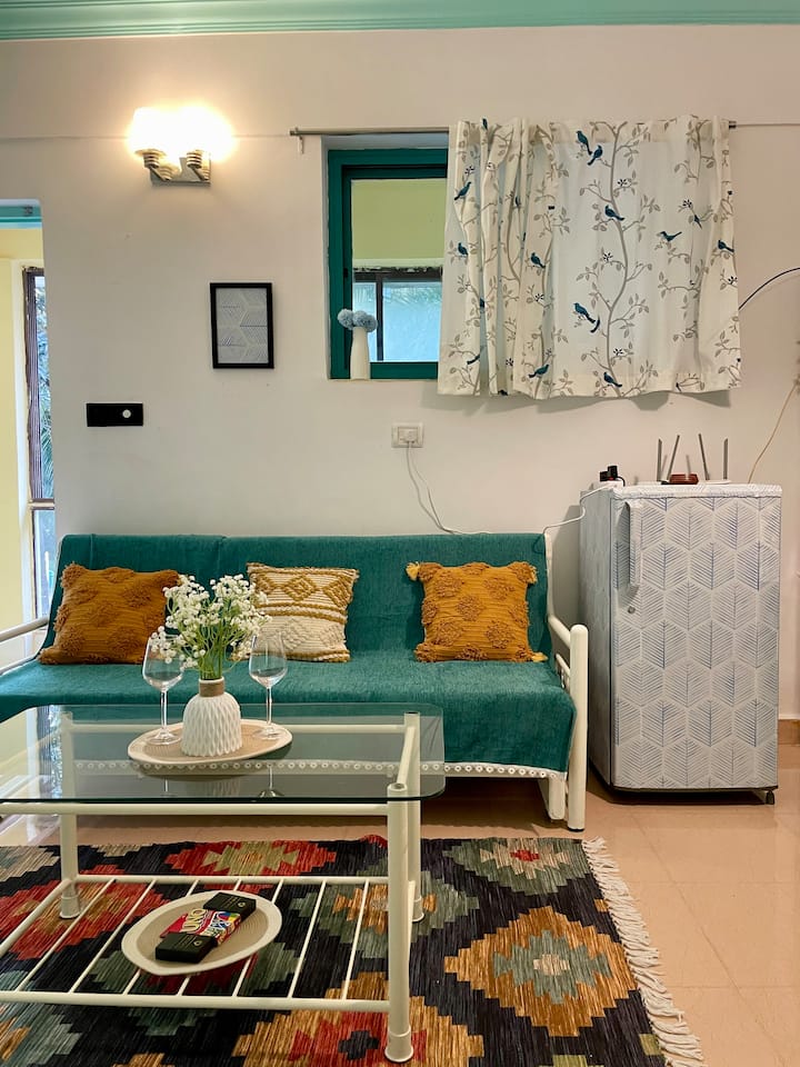 Neat 1bhk | 3min To Vagator Beach | Balcony & Pool - Anjuna