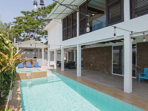 Beach house in Ballenita