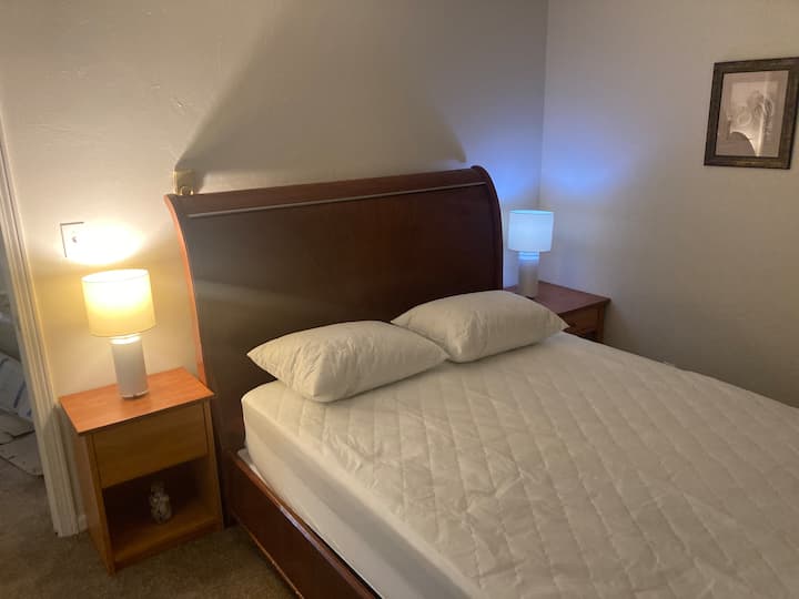 Posteľ veľkosti Queen.