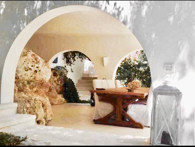 Ostuni Beachfront Villa & Pool gallery image 5