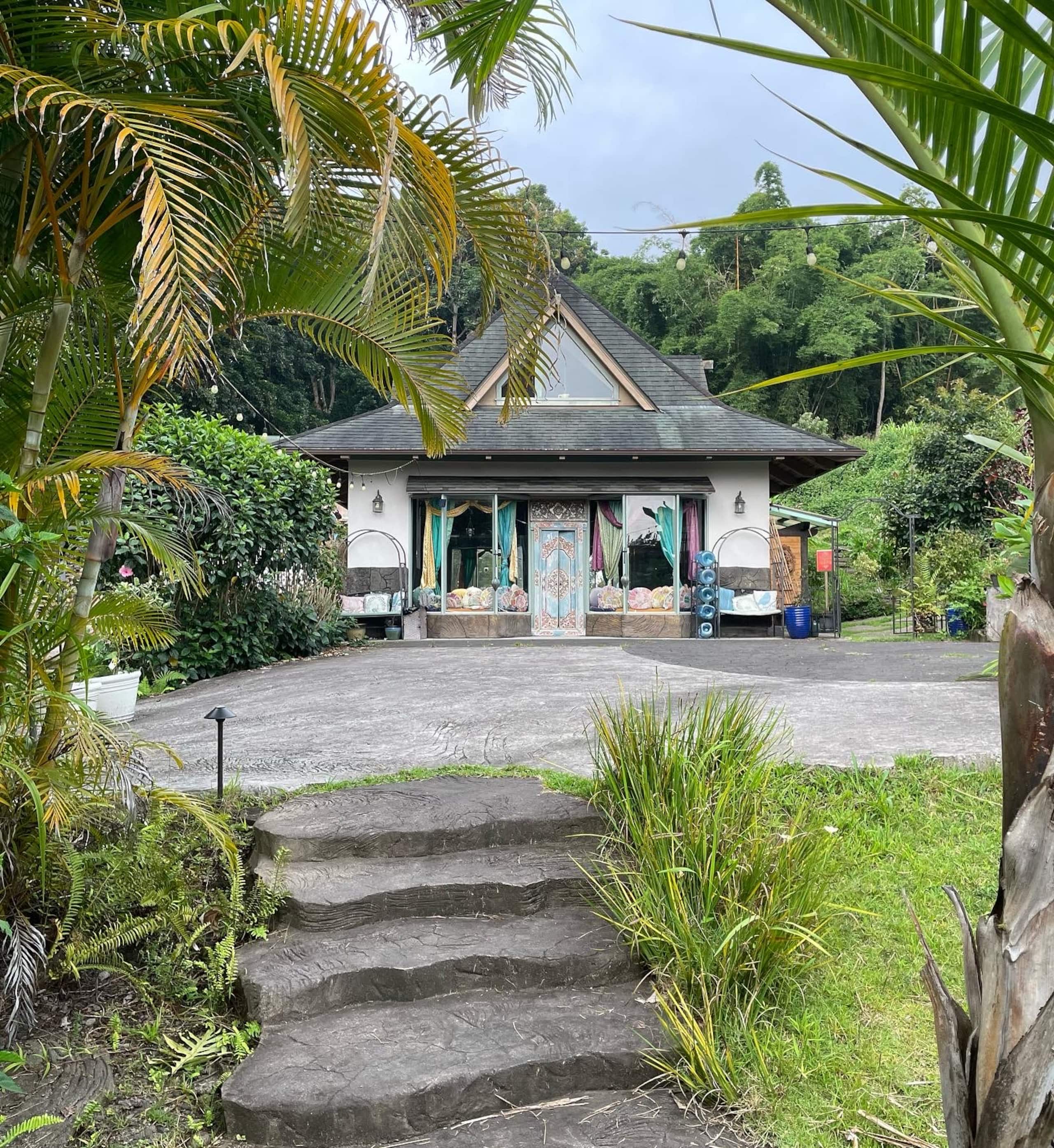 Artist’s Yellow Hut TA0387499520-01 - Photo 6