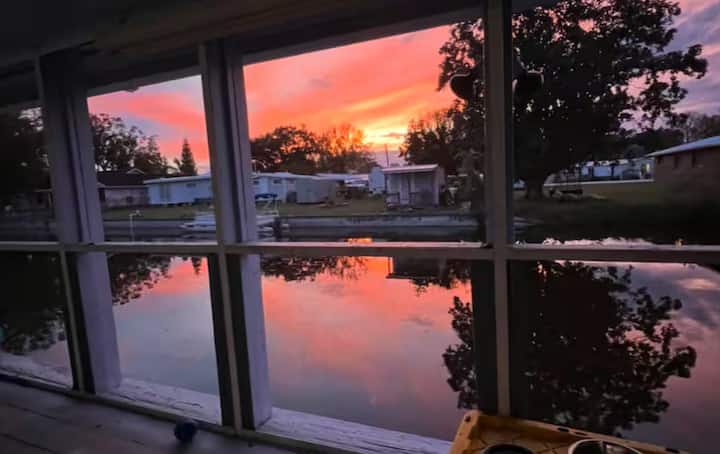 Huge Screened In Deck Waterfront - Okeechobee, FL
