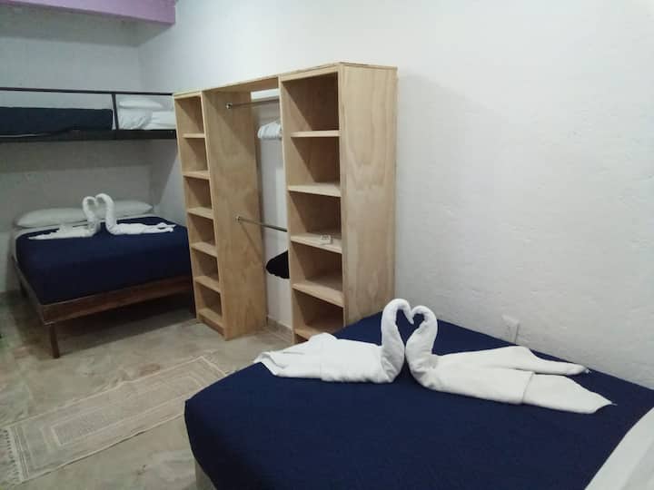 recámara #3 ,2 camas matrimoniales y una individual en litera 