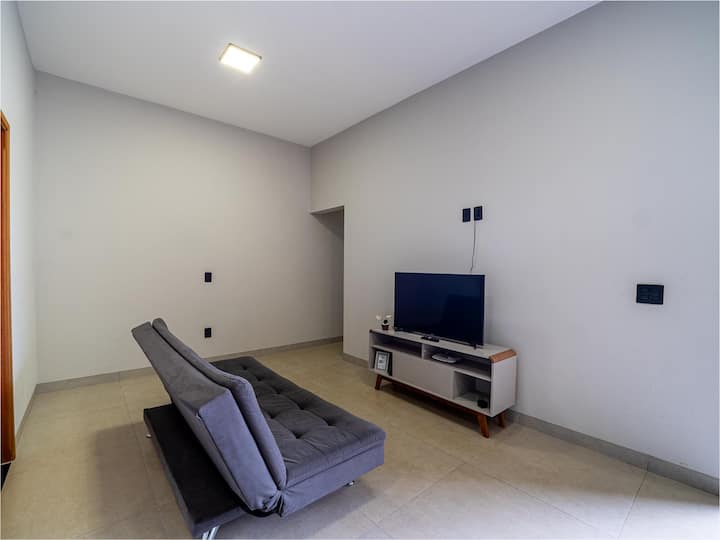 Casa Com Piscina, Wi-fi E Garagem / Pirassununga - Pirassununga