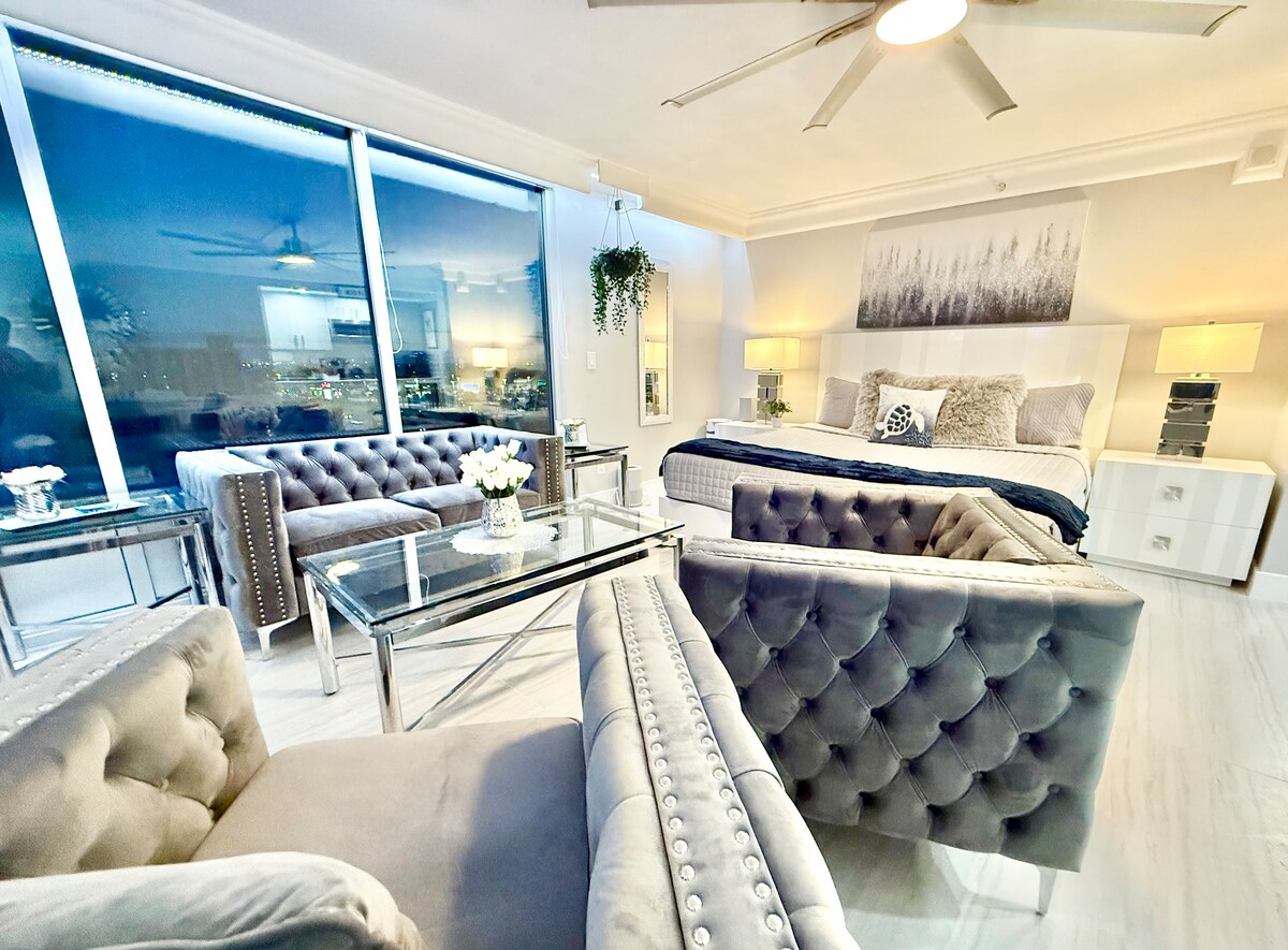 WOW Oceanfront Balcony Pool Gym