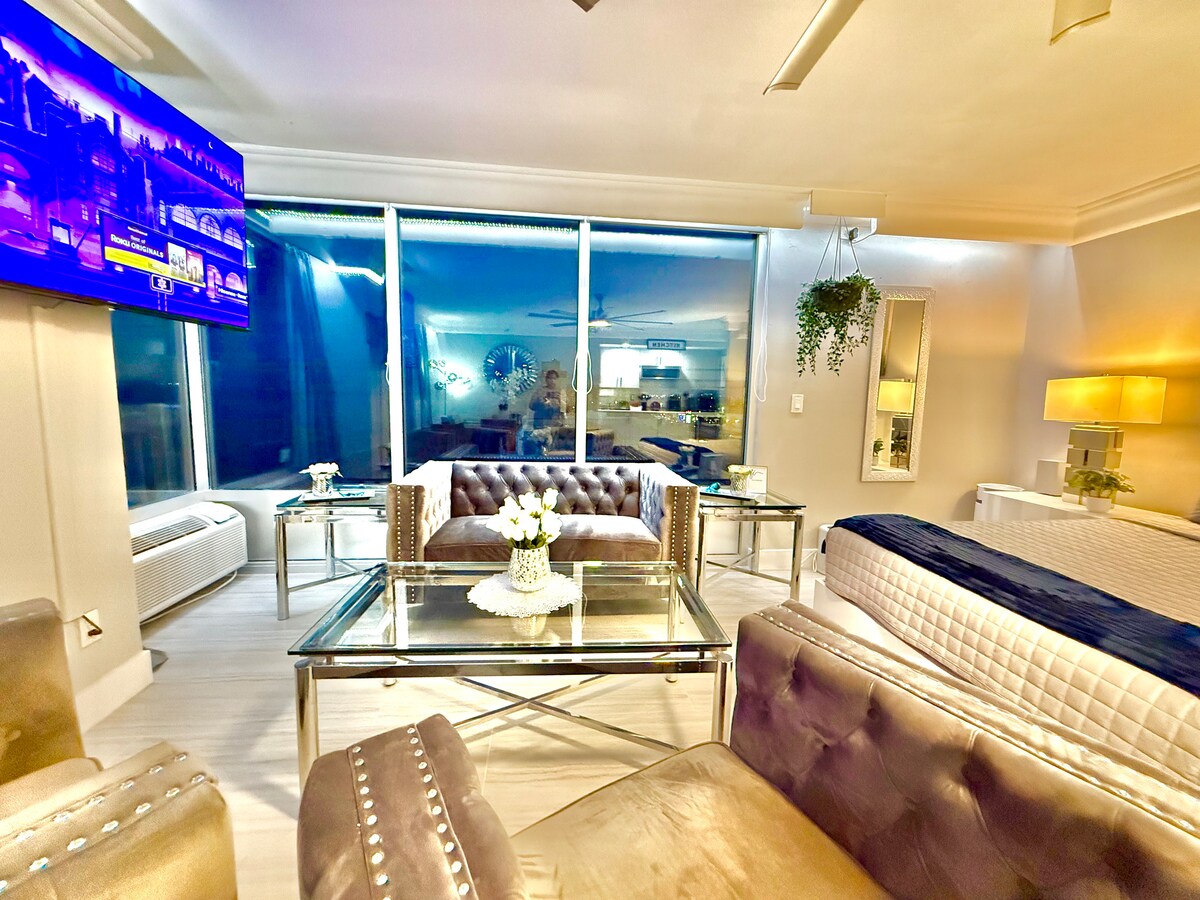 WOW Oceanfront Balcony Pool Gym