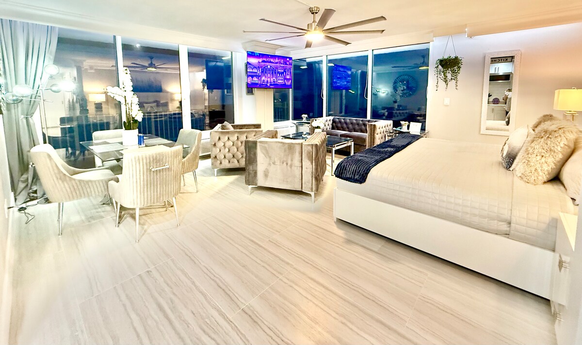 WOW Oceanfront Balcony Pool Gym