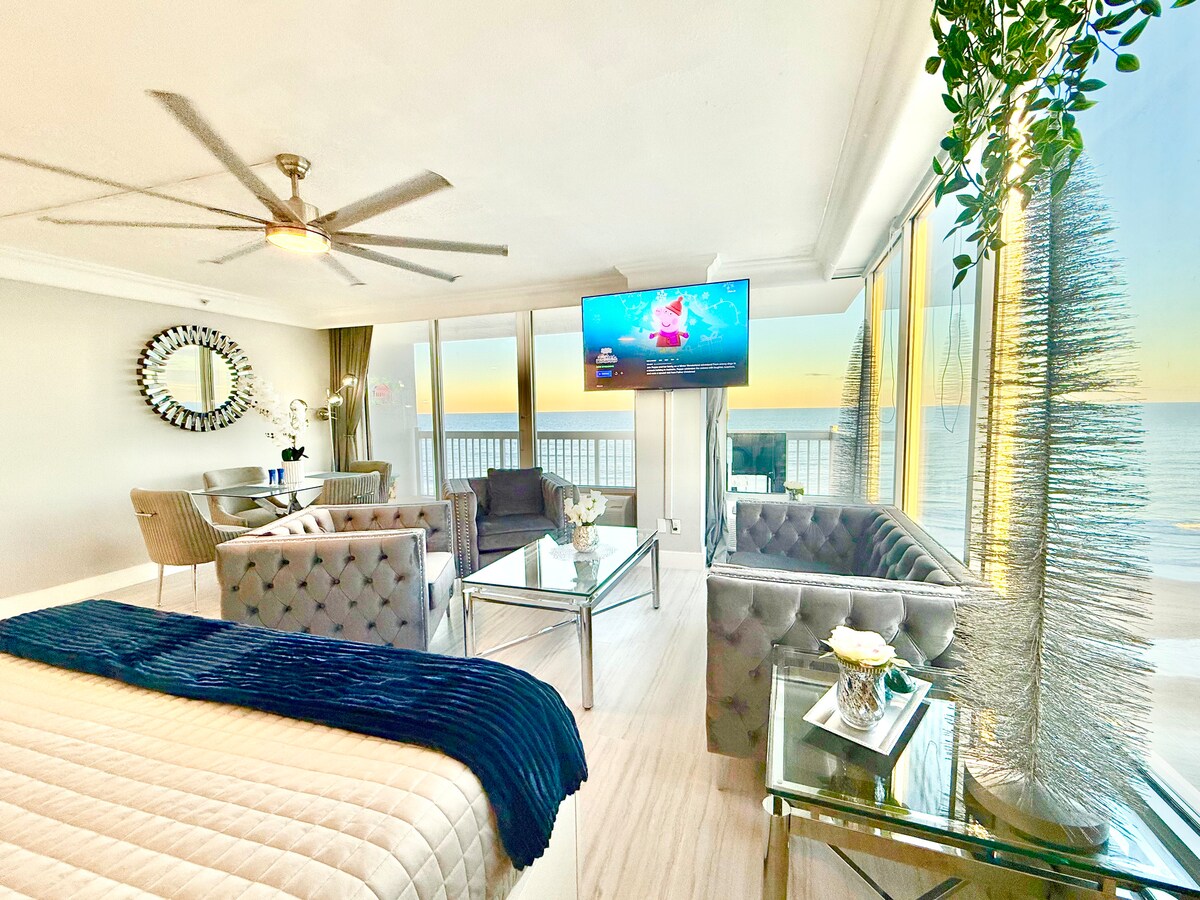 WOW Oceanfront Balcony Pool Gym