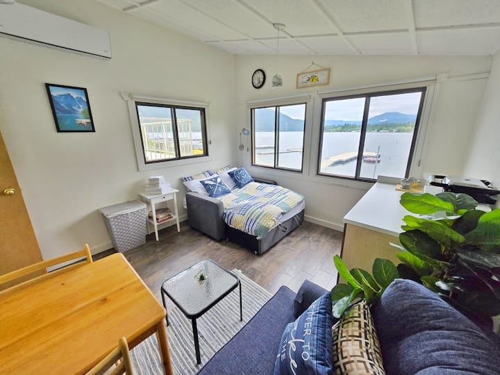 海滨别墅-主卧配备拉出式沙发