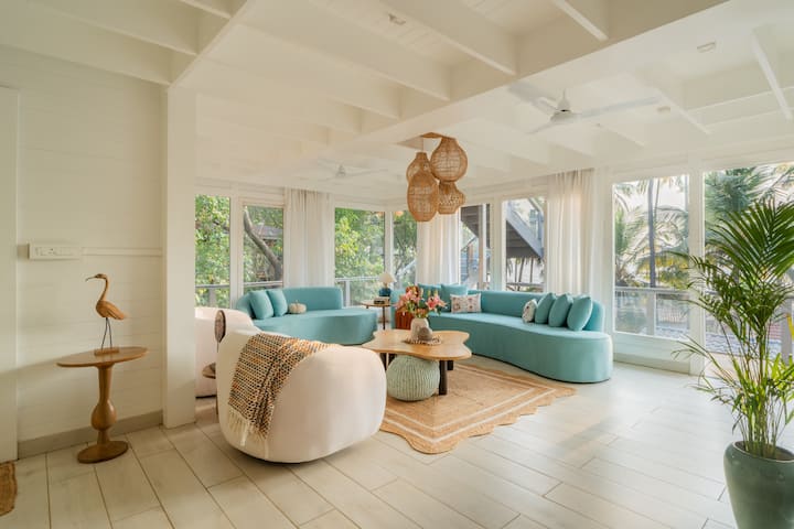 Living room image 7