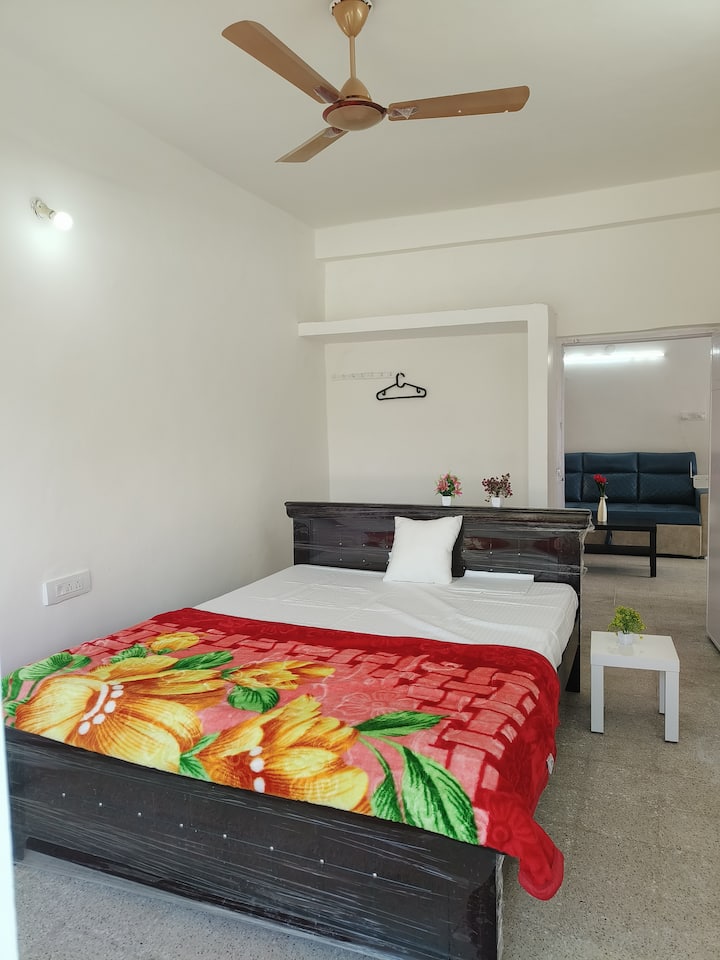 Достапна е спална соба со клима уред 