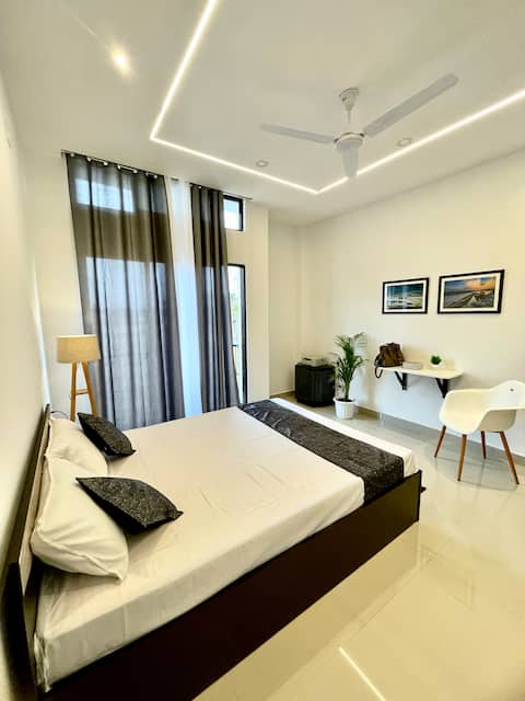 Saya’s Abode (Suites-2)(1BHK 4Bed AC & Kitchen)
