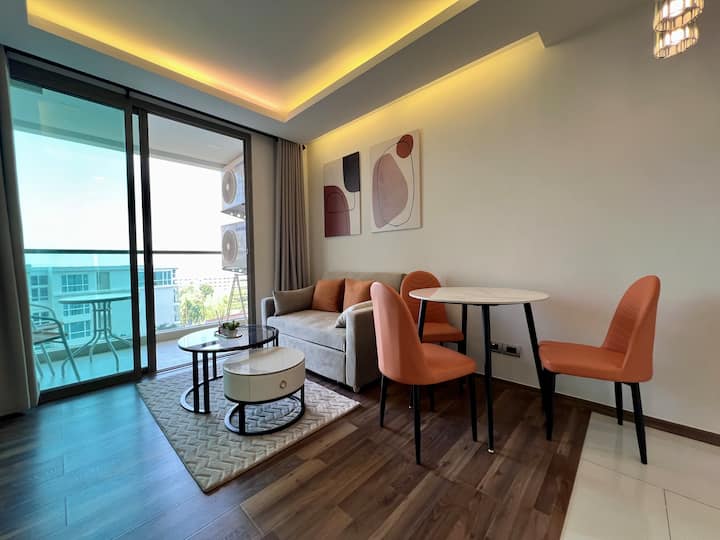 Luxury Sea View Apartment The Peak Towers Condo - Pattaya City