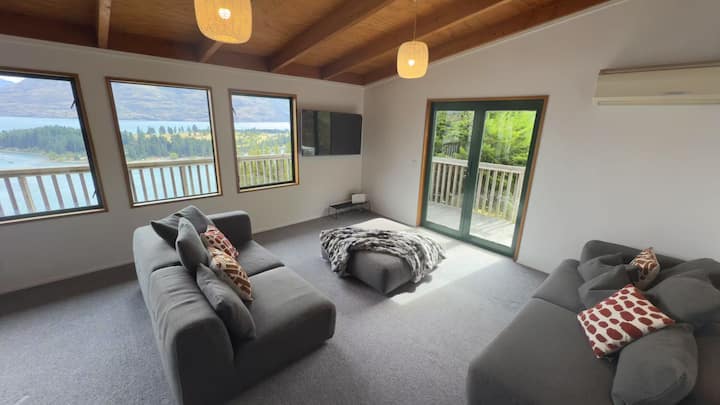 Lakeview Treehouse Lodge | Rustic Alpine Escape - Queenstown