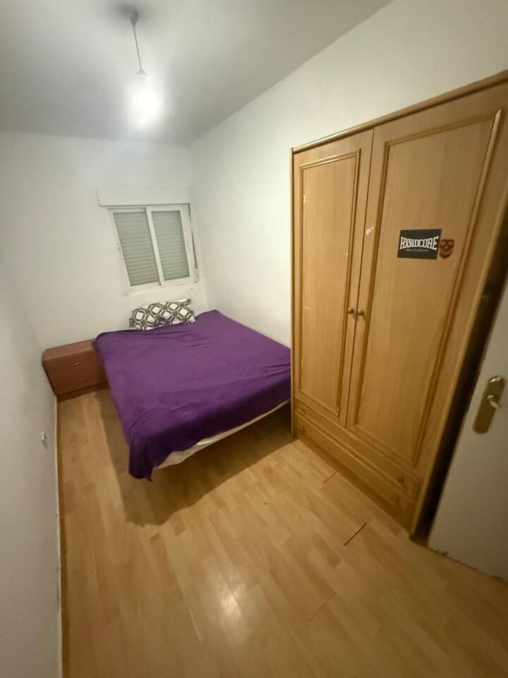 Vivimos Una Chica De 34 Y Yo - Boadilla del Monte